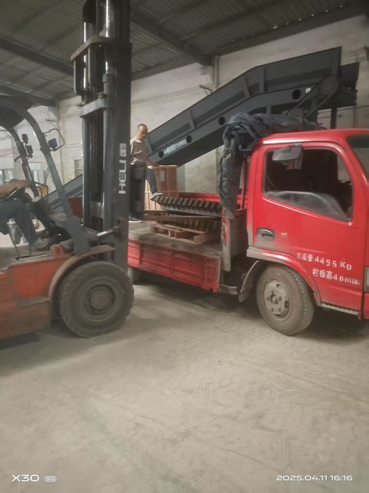 到達(dá)客戶場地，開始卸機工作